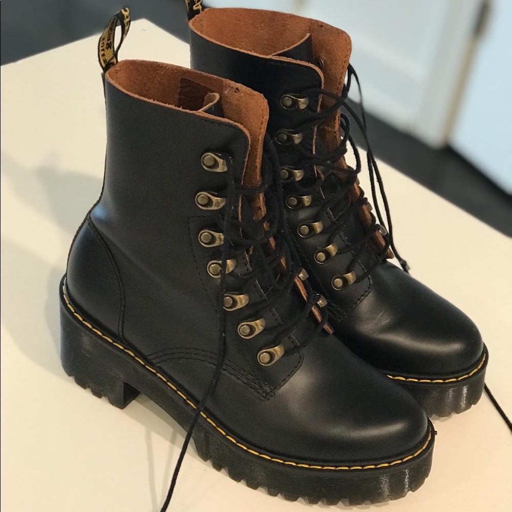 Dr martens Leona like new!!!
